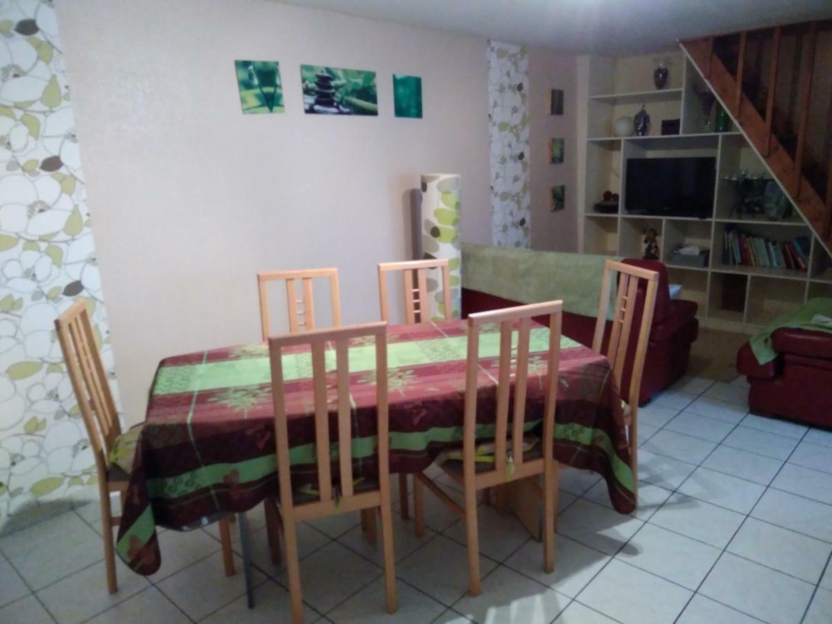 Les Tourterelles Bed & Breakfast Chabournay Exterior photo